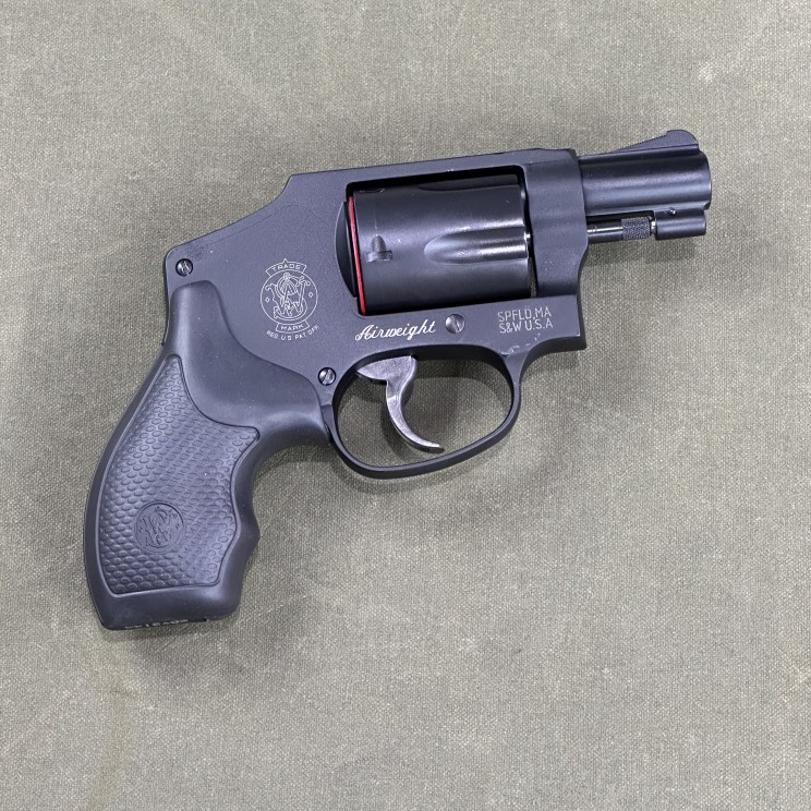 Smith & Wesson 442-2 Revolver .38 S&W Spl +P Smith & Wesson 442-2 Revolver .38 S&W Spl +P